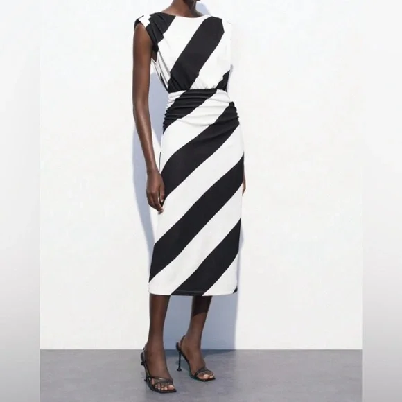 Black and white dress - Picture 3 of 7